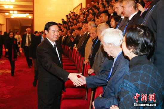 中共中央政治局委员、中宣部部长刘奇葆接见与会人员并合影留念